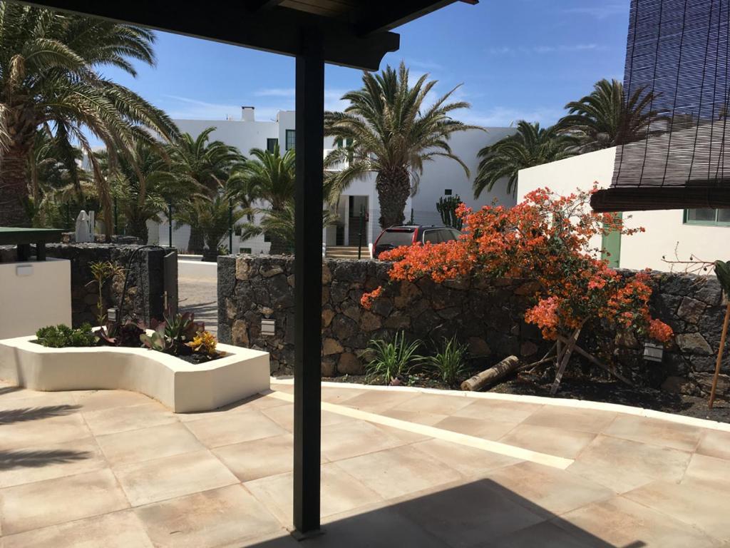 Bungalow Goa Pool View, Playa Roca Residence Sea Front Access - Free Ac - Wifi Коста-Тегисе Экстерьер фото