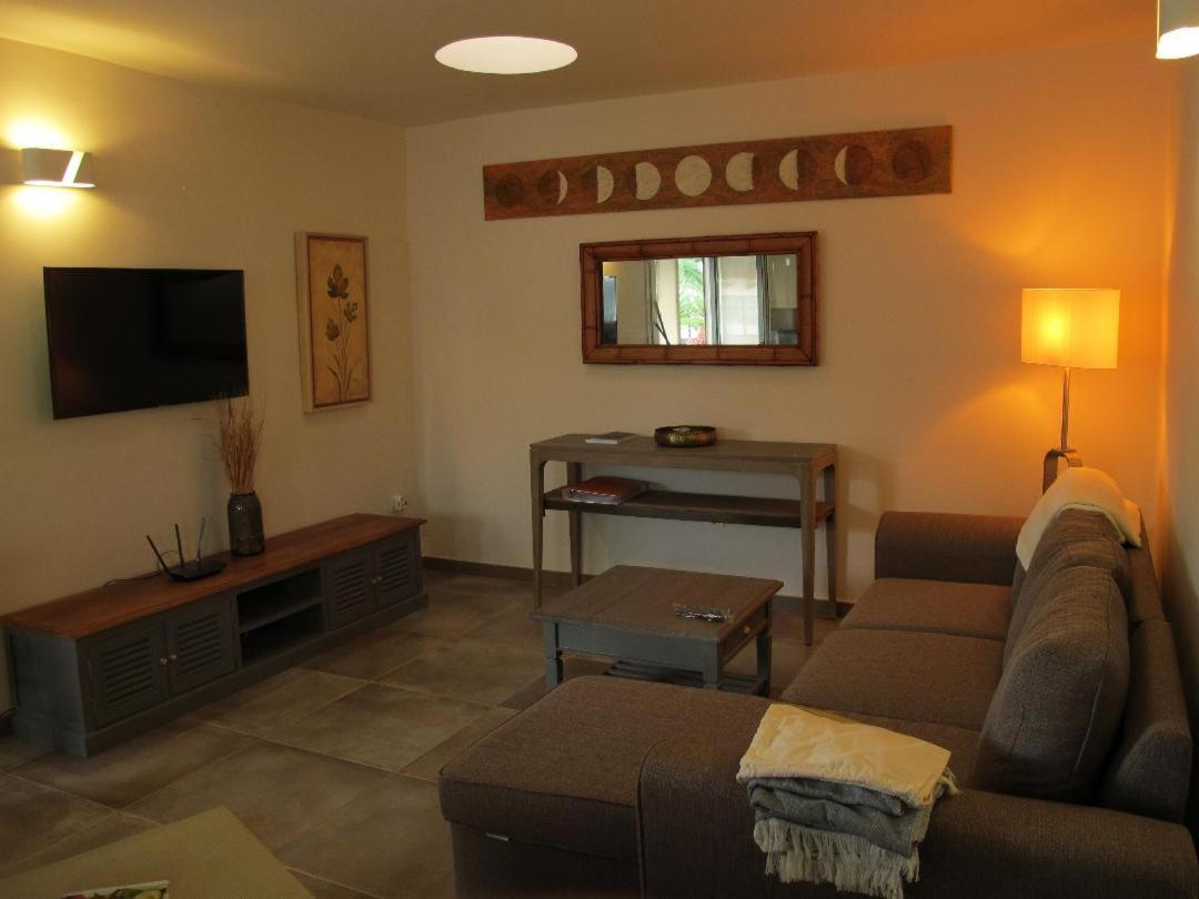 Bungalow Goa Pool View, Playa Roca Residence Sea Front Access - Free Ac - Wifi Коста-Тегисе Экстерьер фото